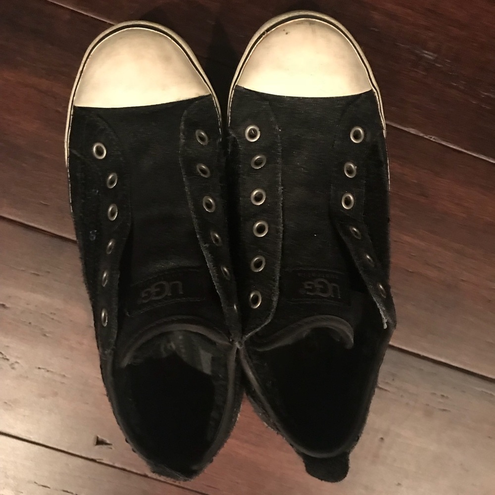 Black ugg laceless sneakers size 6